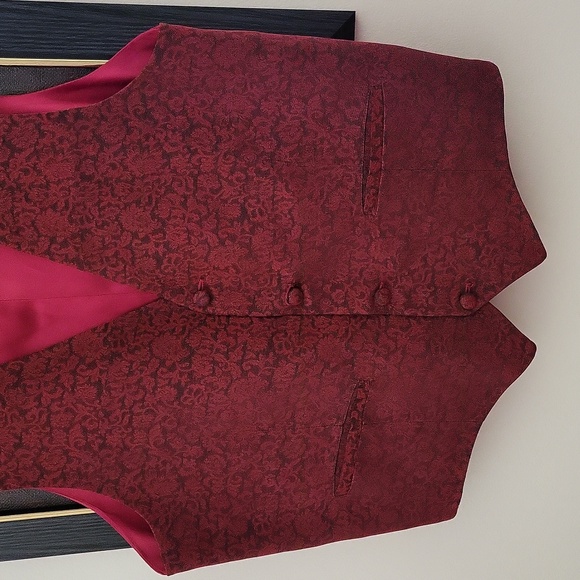 Vintage Jacquard Top Vest in Burgundy - Picture 3 of 8